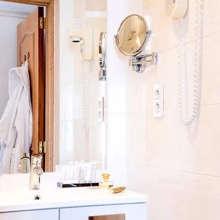 - Des Rois Hotel 4*